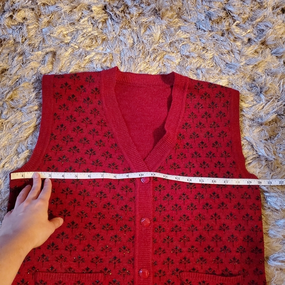 Vintage red knit grandpa sweater vest with metallic thread size medium - Picture 3 of 8